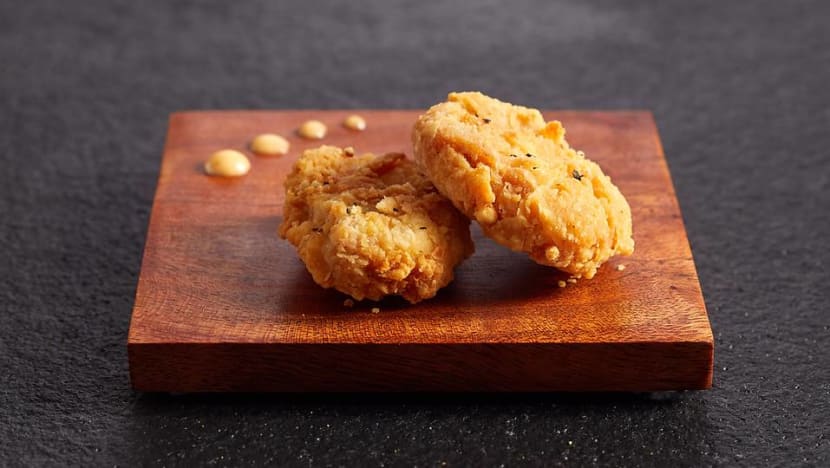 Lab-grown chicken to be sold in Singapore after 'world's first' approval for cultured meat Lab-grown chicken to be sold in Singapore after 'world's first' approval for cultured meat