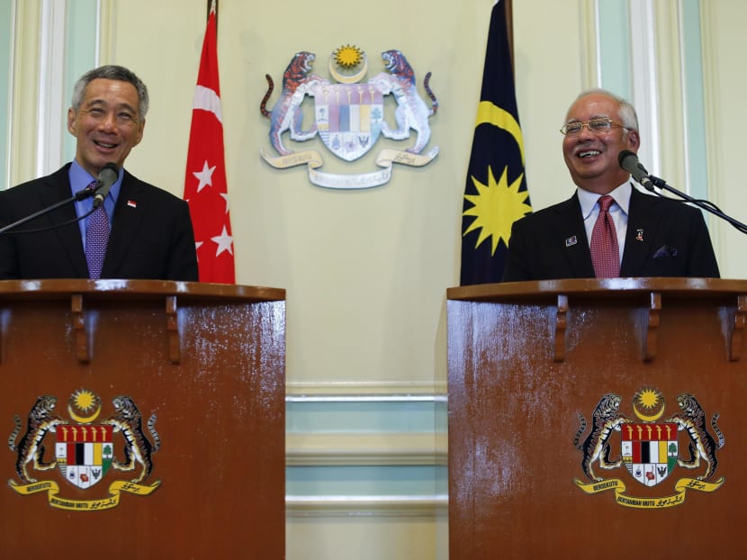 Singapore's Prime Minister Lee Hsien Loong (left) and his Malaysian counterpart Najib Razak during a news conference at the Prime Minister's Office in Putrajaya outside Kuala Lumpur on April 7, 2014. Photo: Reuters