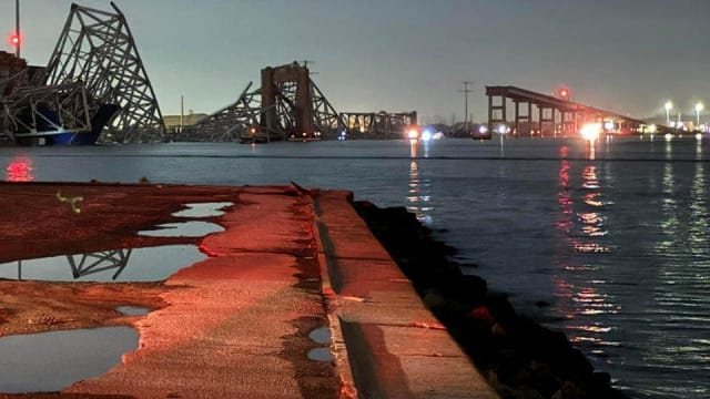 巴尔的摩大桥被撞 美国马里兰州进入紧急状态