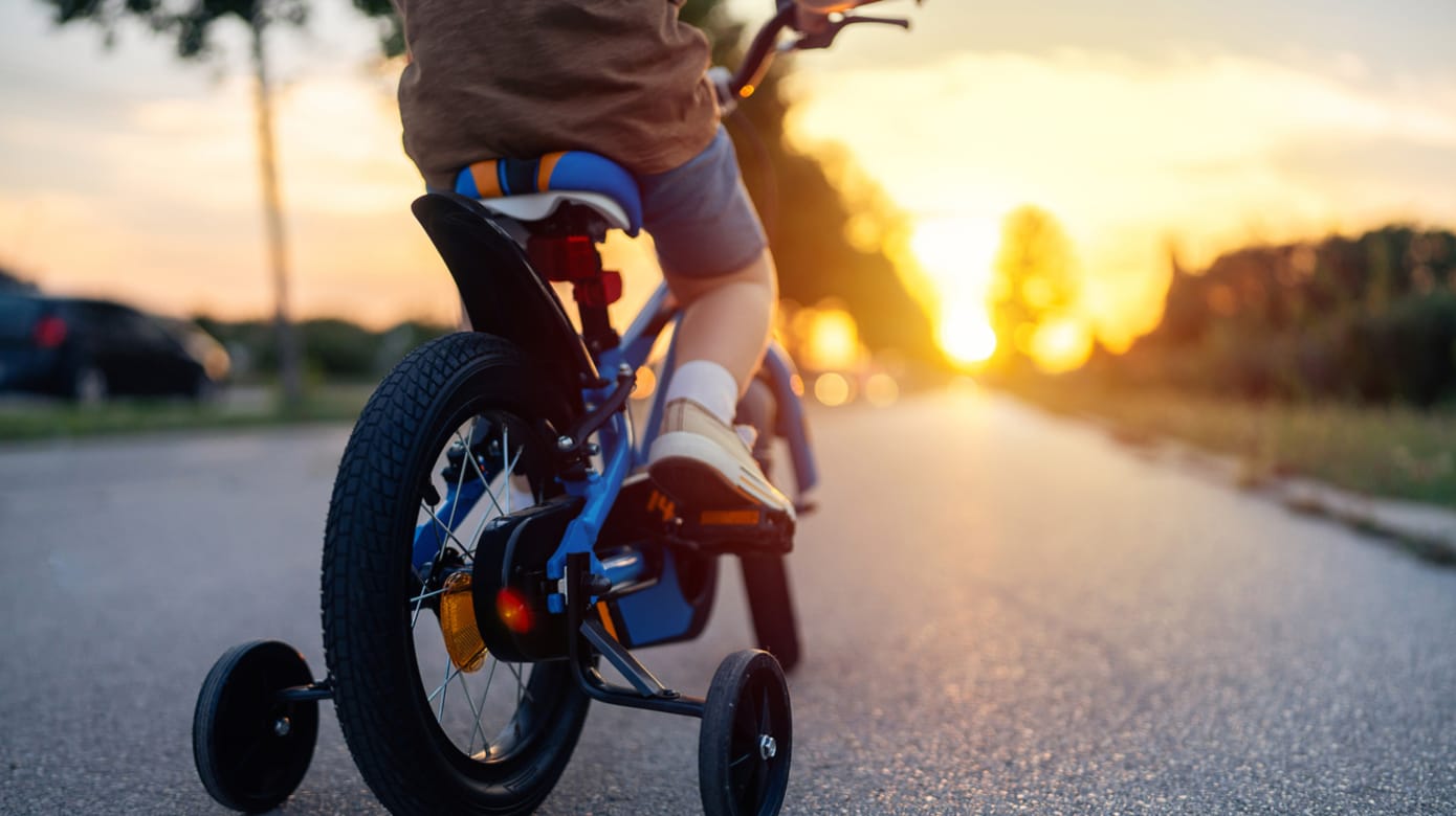 43低收入家庭孩童免费学骑行 并获赠全新脚踏车和安全配备