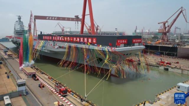 中国第三艘航母出水命名为福建舰