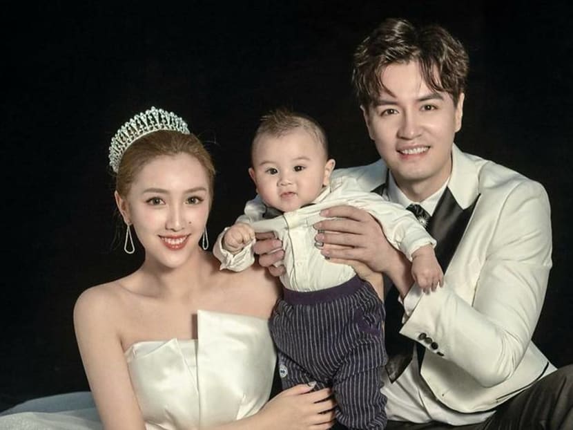 Surprise! Actor Zhang Zhenhuan and wife post photos of their baby boy Surprise! Actor Zhang Zhenhuan and wife post photos of their baby boy
