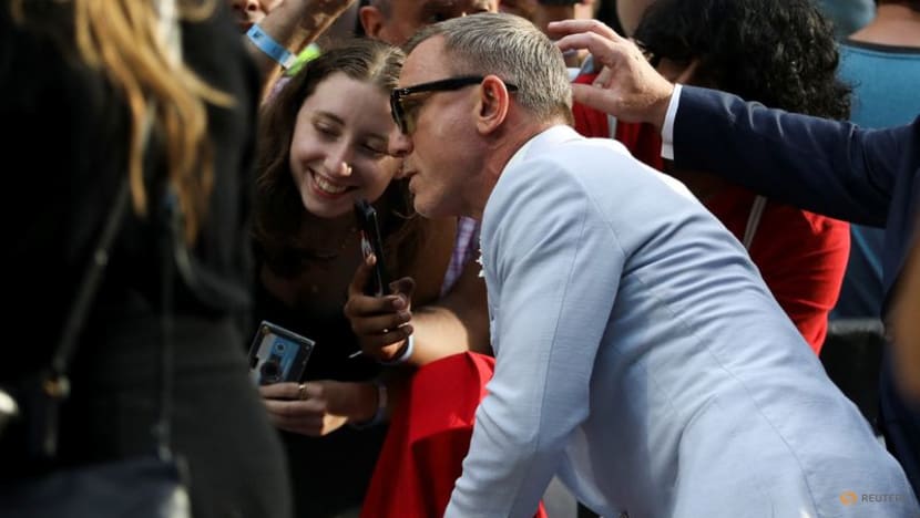 Daniel Craig says 'very lucky' to work with Queen Elizabeth Daniel Craig says 'very lucky' to work with Queen Elizabeth