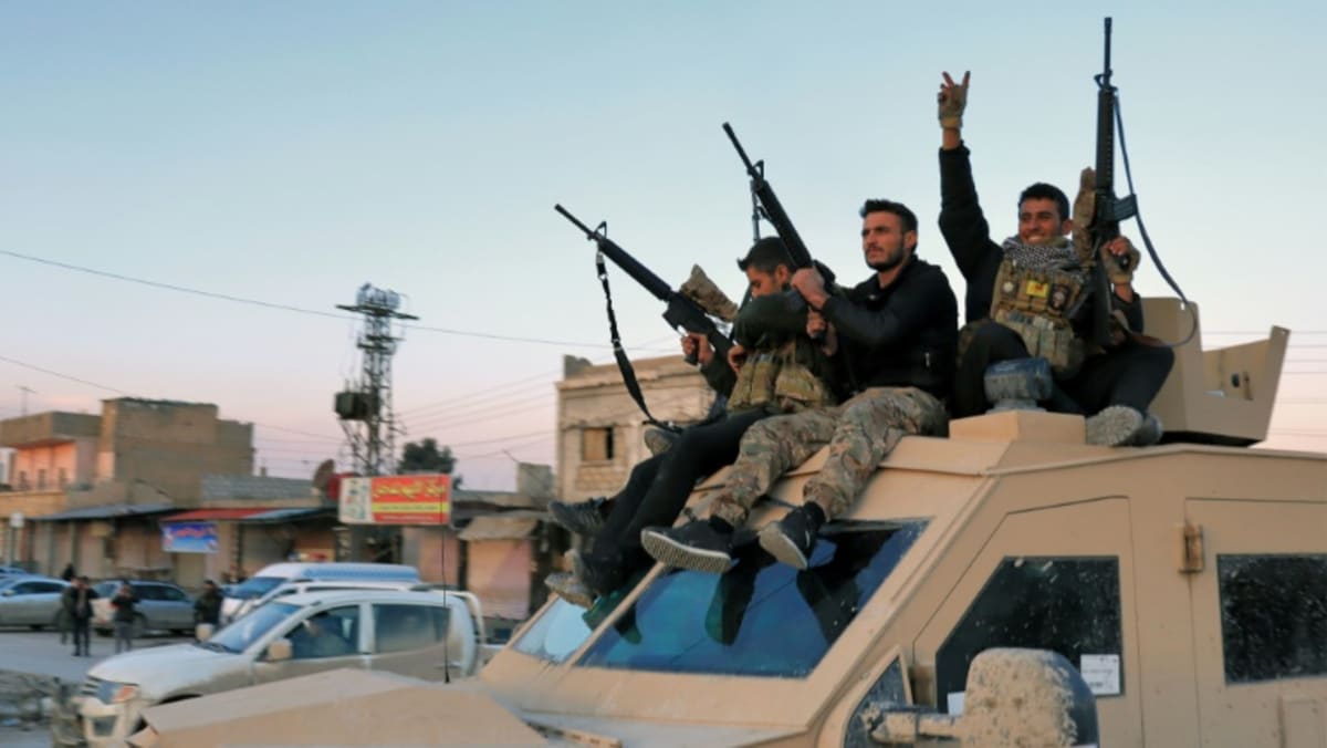 Kurdi Suriah memburu militan setelah serangan penjara