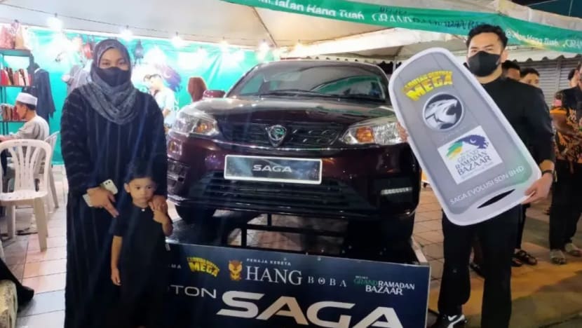 Rezeki anak 3 tahun menang kereta di bazar Ramadan
