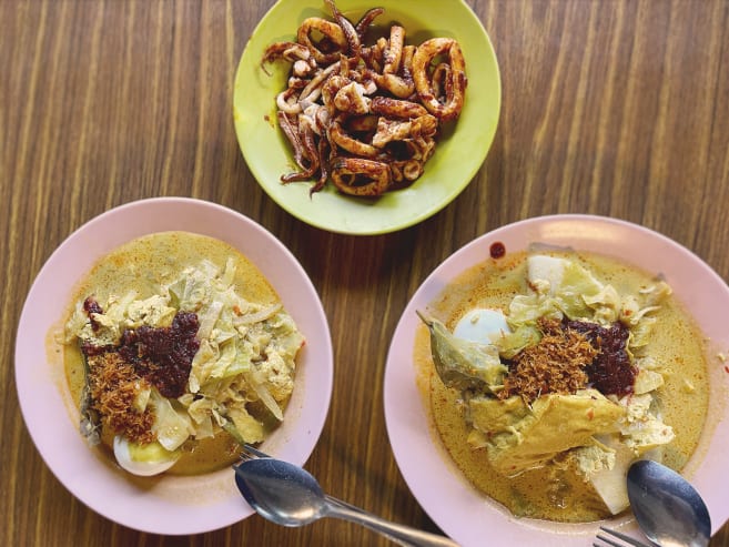 Perfect rainy day breakfast combo: Lontong and sotong from Java Corner in Stirling Road