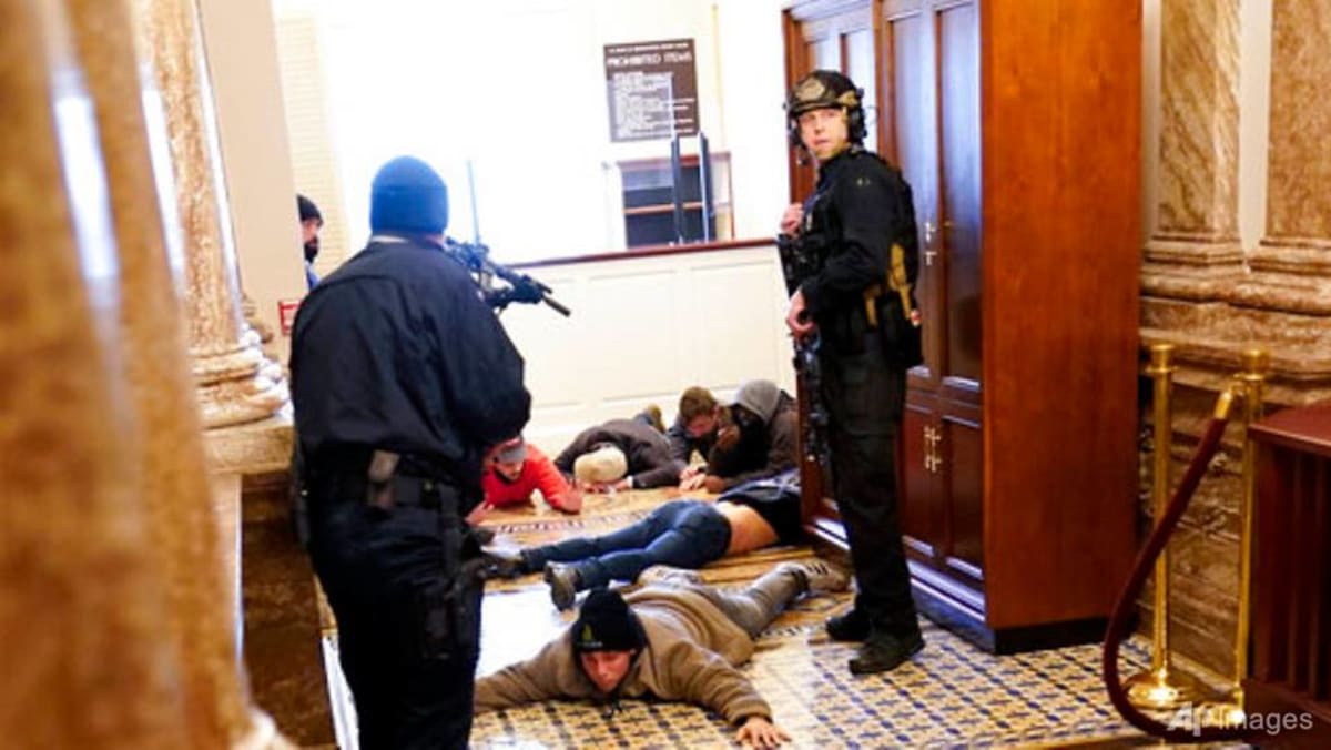 Kepala polisi Capitol meminta maaf atas kegagalan dalam pengepungan 6 Januari