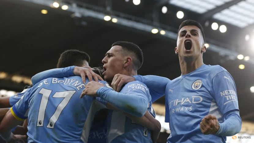 De Bruyne and Mahrez fire Man City to 41 win over United