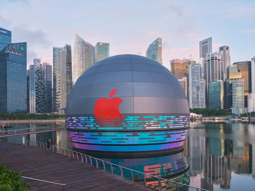 Apple Marina Bay Sands, the first Apple store that sits on the water, is opening soon to customers in Singapore. Apple Marina Bay Sands, the first Apple store that sits on the water, is opening soon to customers in Singapore.