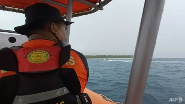 印尼快艇遇恶劣天气后下落不明