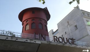 Blades of Paris landmark Moulin Rouge windmill collapse 