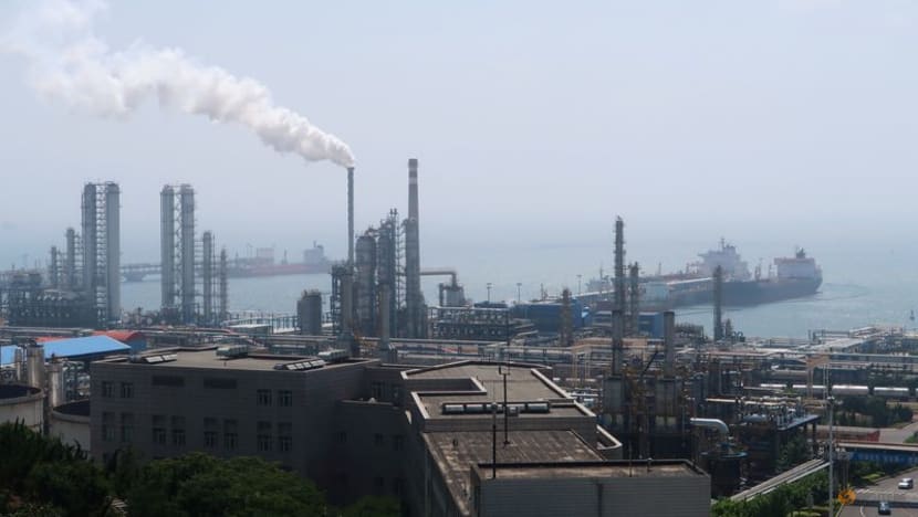 China's August crude oil imports drop on lower refinery runs