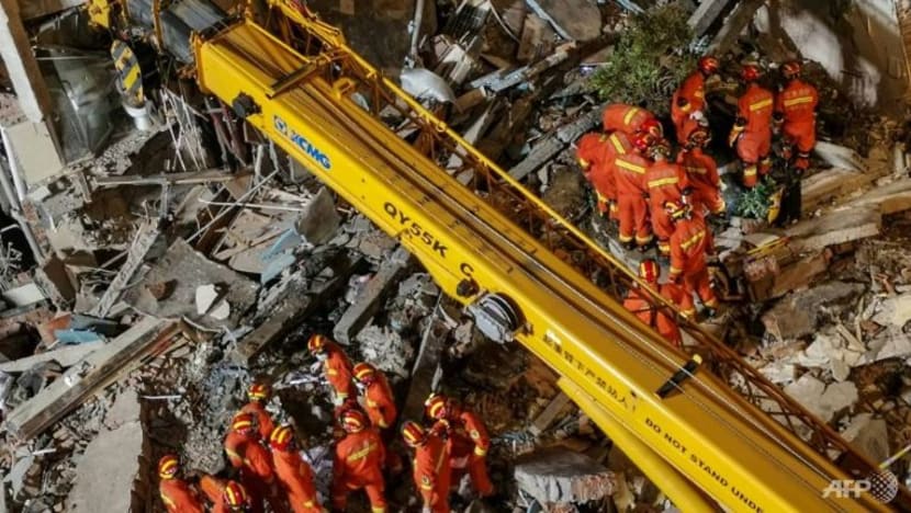 Hotel runtuh di China; 8 maut, 9 masih hilang