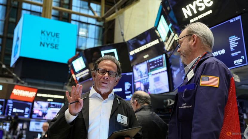 Stalled US debt talks, inflation woes hit stocks Stalled US debt talks, inflation woes hit stocks