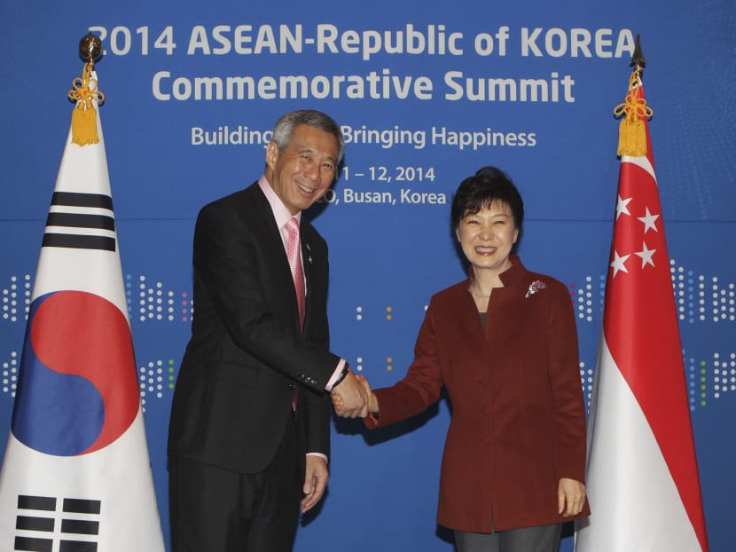 South Korean President Park Geun-hye (right) shakes hands with Singapore's Prime Minister Lee Hsien Loong during a bilateral meeting at the ASEAN-Republic of Korea Commemorative Summit in Busan, South Korea, on Dec 11, 2014. Photo: AP