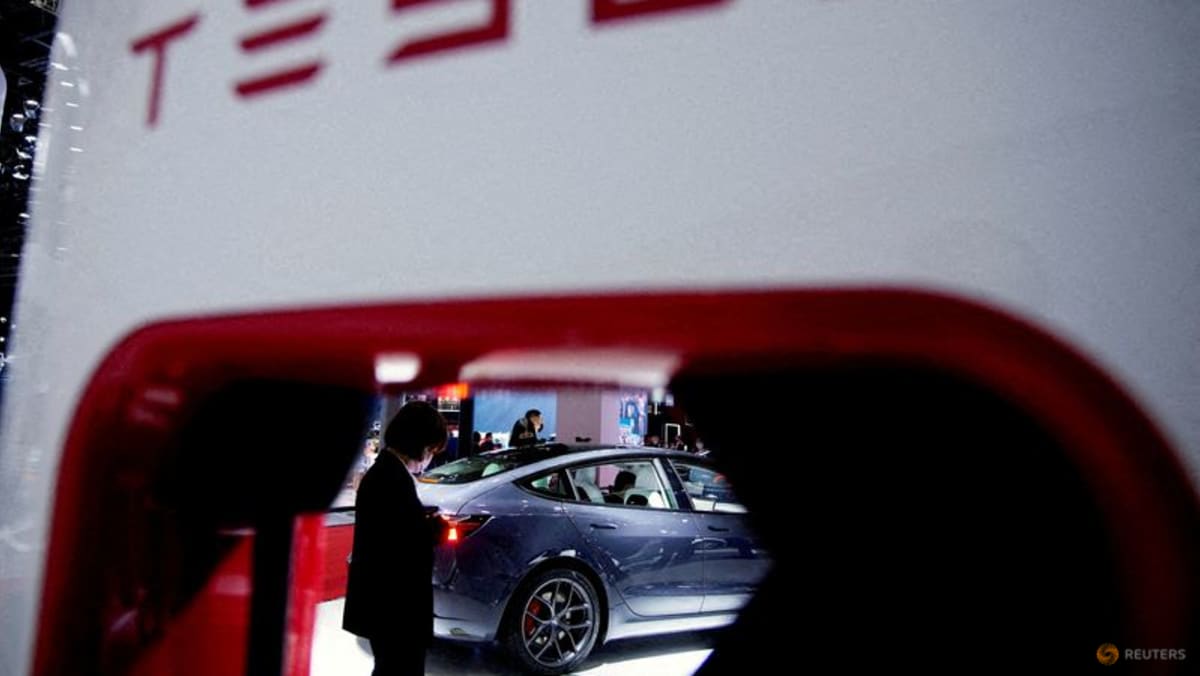 Tesla, saingan EV menyerap biaya setelah China menarik subsidi