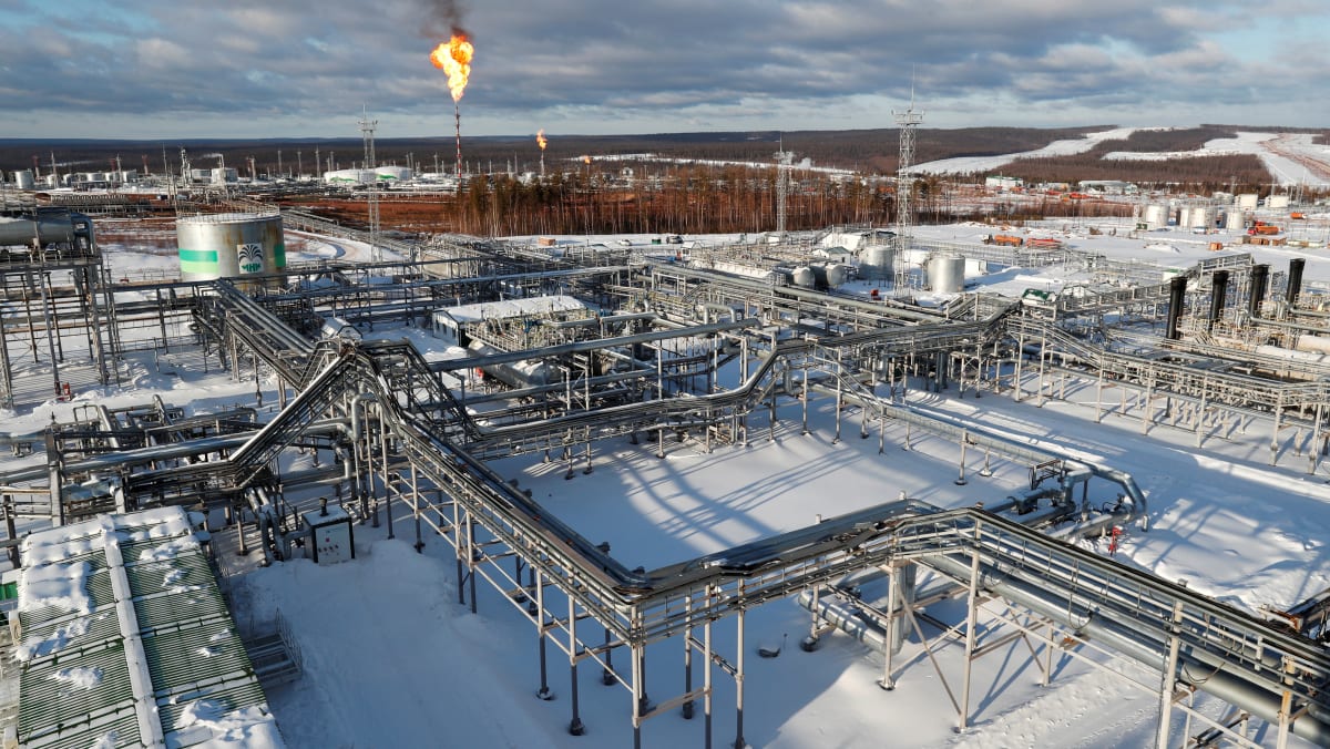 Oil prices surge 2 as Russian invasion of Ukraine rings