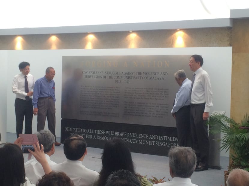 The new marker unveiled by former President S R Nathan and Minister Teo Chee Hean today. Photo: Kenneth Cheng