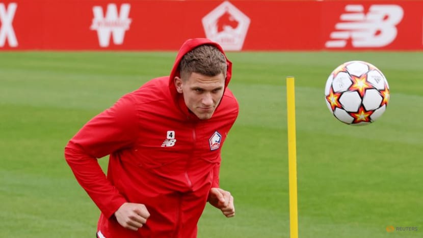 Newcastle agree to sign defender Botman from Lille Newcastle agree to sign defender Botman from Lille