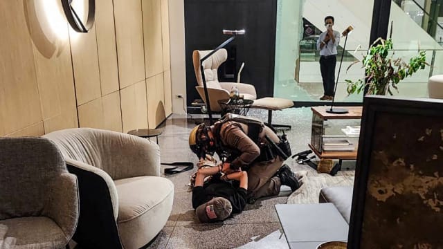 曼谷商场枪击案嫌犯被控六罪名 包括蓄意谋杀