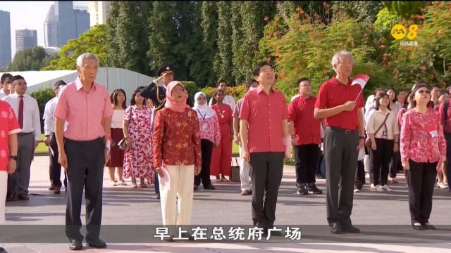 哈莉玛总统和李总理同300名公务员 参加国庆敬礼仪式