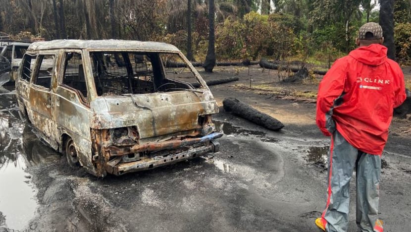 Blast at illegal Nigerian oil refinery kills more than 100 people Blast at illegal Nigerian oil refinery kills more than 100 people