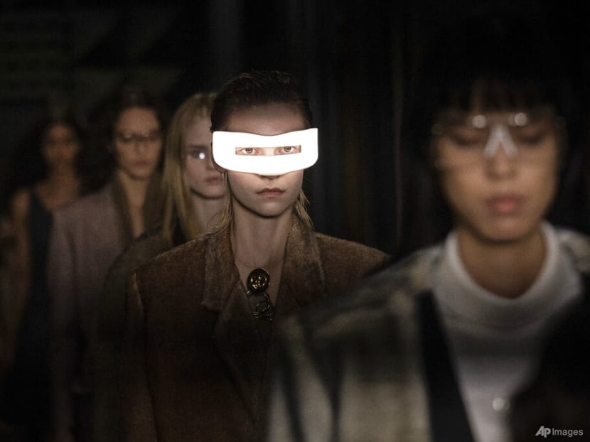 Paris Fashion Week: Louis Vuitton draws stars with a vintage-tinged ode to French style Paris Fashion Week: Louis Vuitton draws stars with a vintage-tinged ode to French style