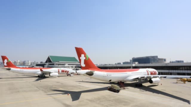 从新加坡起飞后引擎故障 韩国客机迫降台湾