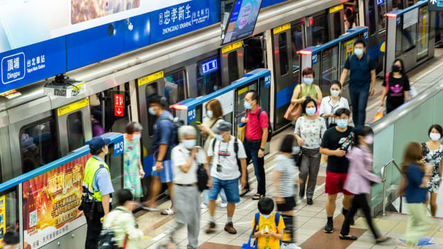 台湾暂缓宣布松绑室内口罩令规定