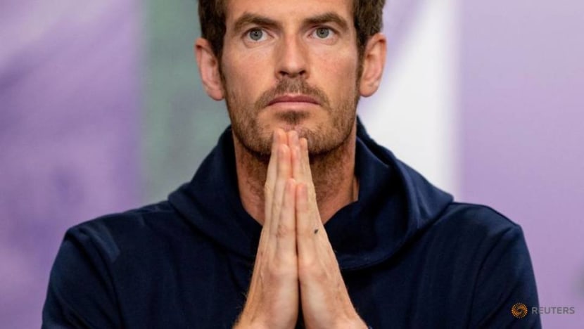 Tennis-Returning Murray savours practice with Federer at Wimbledon Tennis-Returning Murray savours practice with Federer at Wimbledon