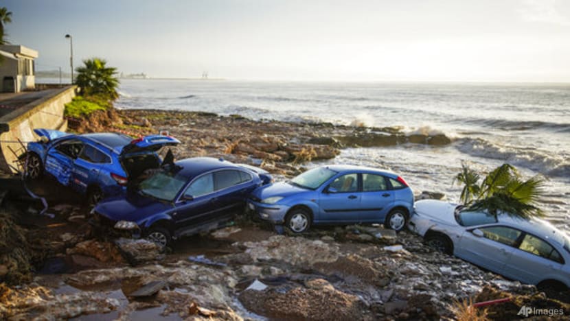 Floods sweep cars into sea, damage homes in northeast Spain Floods sweep cars into sea, damage homes in northeast Spain