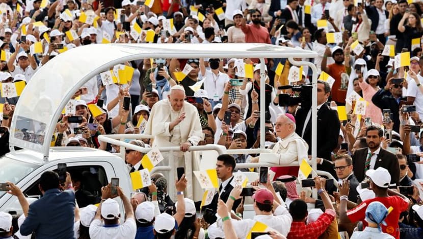 Pope Francis thrills small Gulf Catholic community with big Mass Pope Francis thrills small Gulf Catholic community with big Mass