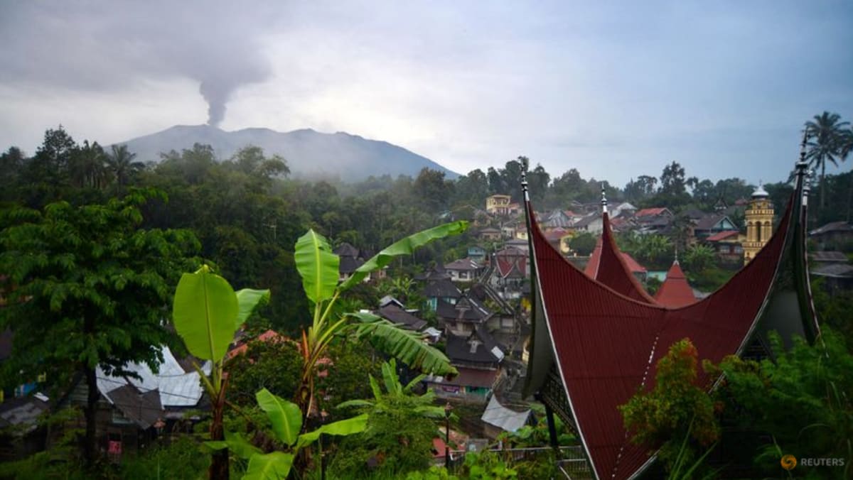 Indonesia rescuers evacuate all climbers from Marapi volcano after eruption killed 23 Indonesia rescuers evacuate all climbers from Marapi volcano after eruption killed 23