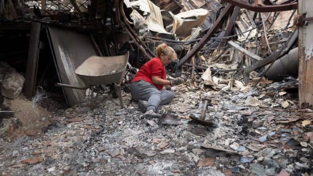 智利森林大火死亡人数近百人 32人身份确认