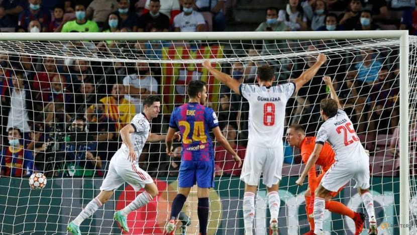 Football:
Lewandowski, Mueller propel dominant Bayern to easy win at Barca Football:
Lewandowski, Mueller propel dominant Bayern to easy win at Barca