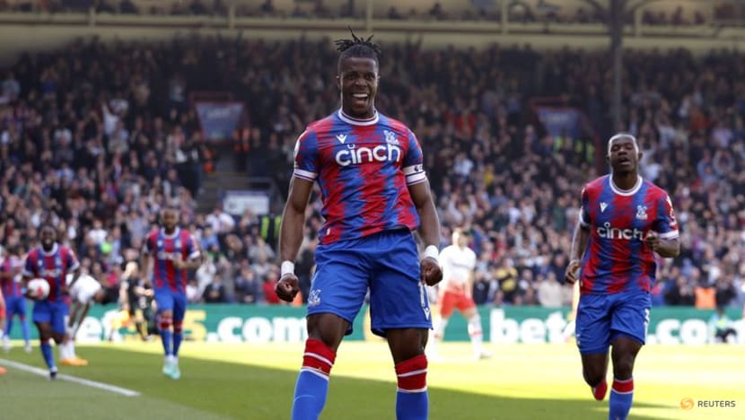 Crystal Palace hold on to beat West Ham in 4 3 thriller CNA