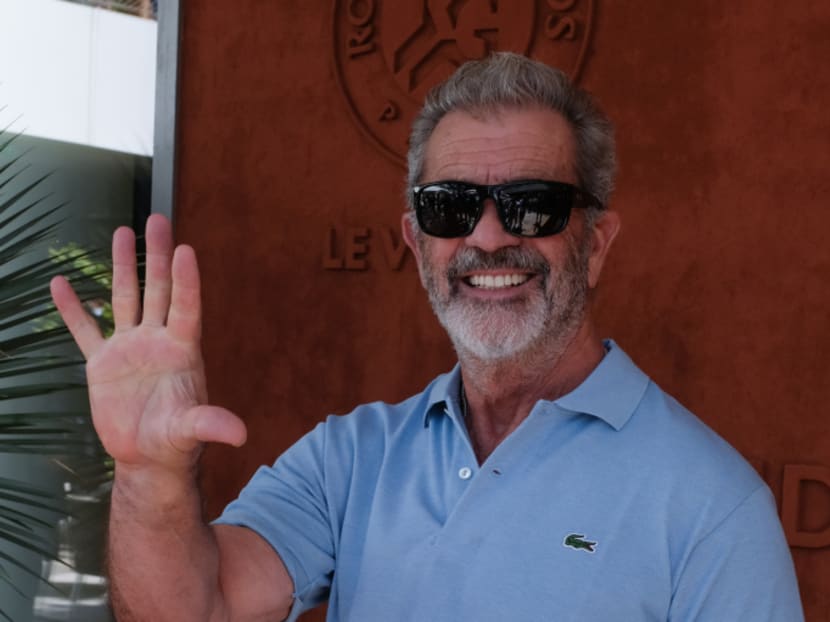 Mel Gibson, Who’s Worth S8 Million, Charges Fans Up To S,880 For A Photo And A Handshake