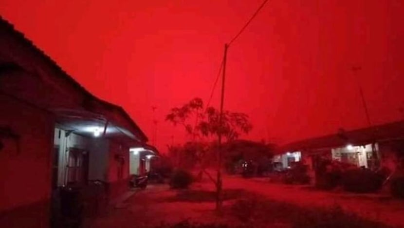 Red skies over Indonesia's Jambi province due to haze: Meteorological agency Red skies over Indonesia's Jambi province due to haze: Meteorological agency