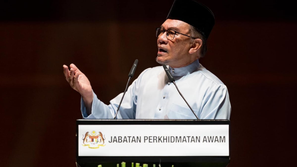 总理安瓦尔表示，马来西亚不会聘请新加坡人教英语，抨击“3 分钟专家……” – CNA