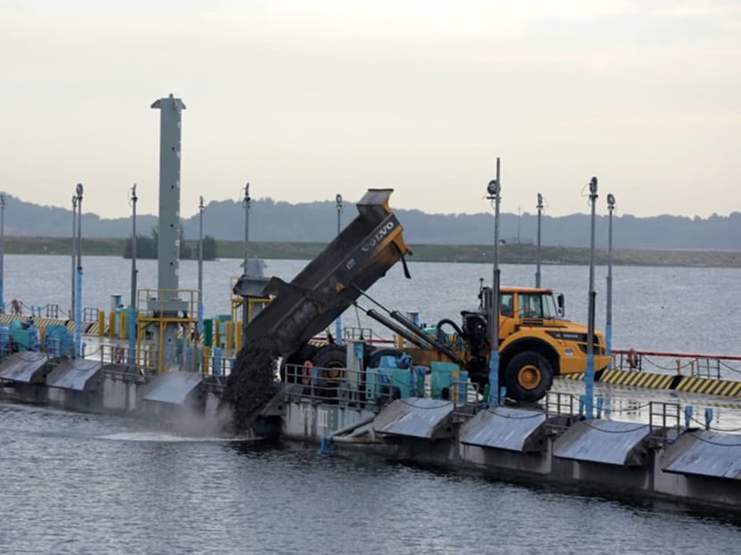 Waste being dumped at Semakau landfill. Waste being dumped at Semakau landfill.