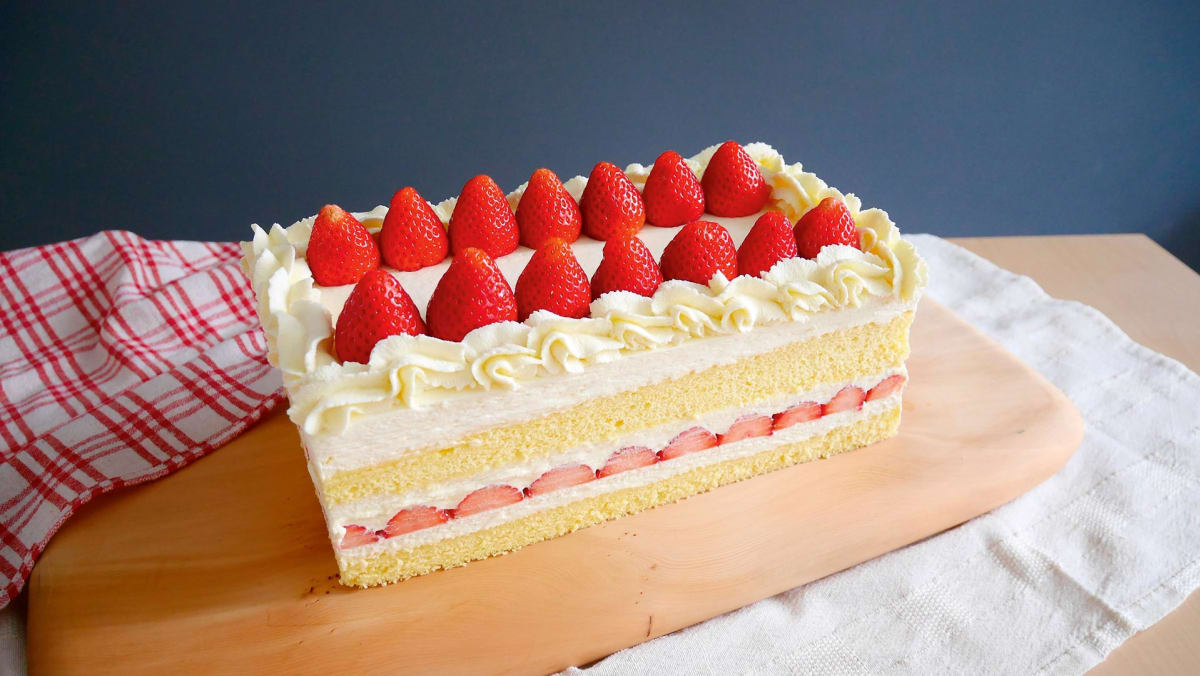 Vanilla Cake with Strawberry Buttercream - A Latte Food