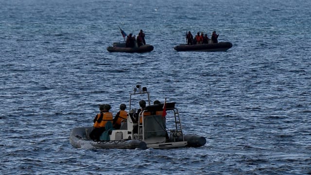 菲律宾巡逻舰遭中国海警拦截险碰撞