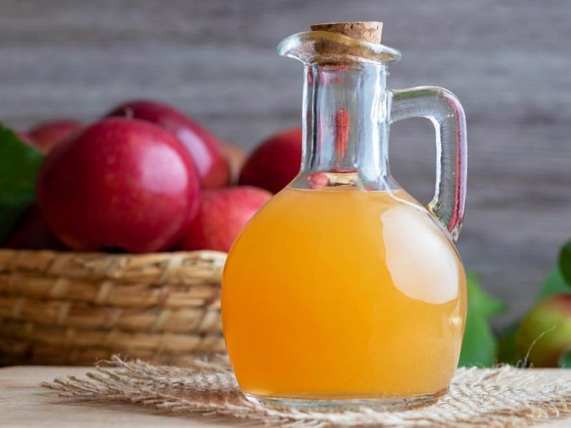 Recent studies have found that drinking apple cider vinegar keeps blood sugar levels stable, and helps with weight loss and reducing sugar cravings, but some experts are not convinced. Recent studies have found that drinking apple cider vinegar keeps blood sugar levels stable, and helps with weight loss and reducing sugar cravings, but some experts are not convinced.