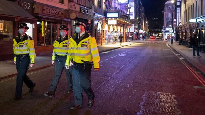 UK police officer shot dead by suspect detained at custody centre UK police officer shot dead by suspect detained at custody centre