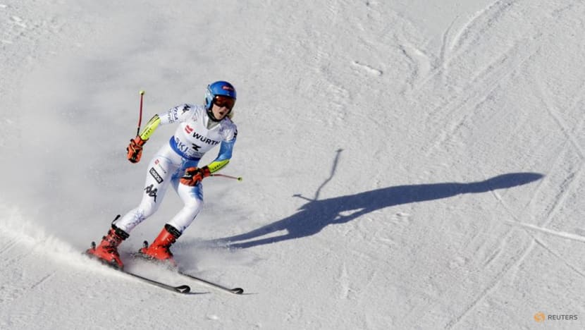 Alpine skiing-Shiffrin leads giant slalom after qualifications Alpine skiing-Shiffrin leads giant slalom after qualifications