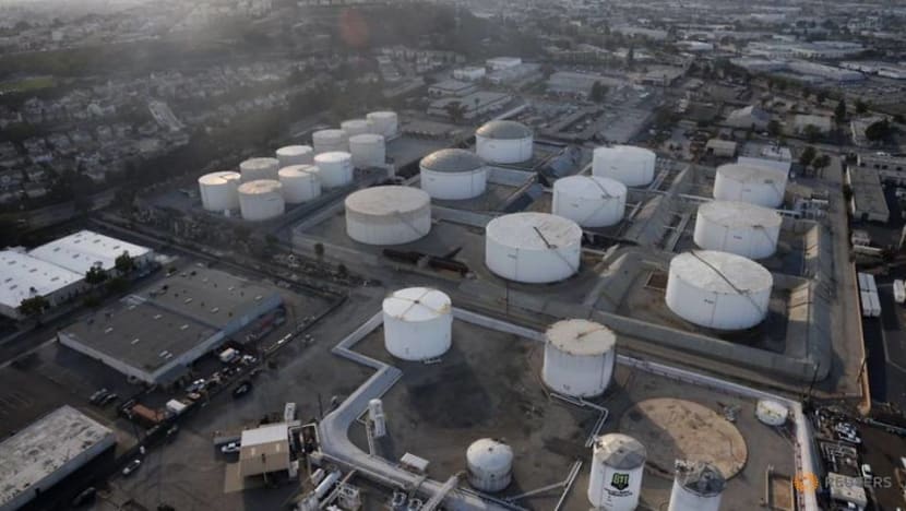 Oil falls nearly 2per cent on rising COVID cases, ahead of OPEC+ talks Oil falls nearly 2per cent on rising COVID cases, ahead of OPEC+ talks