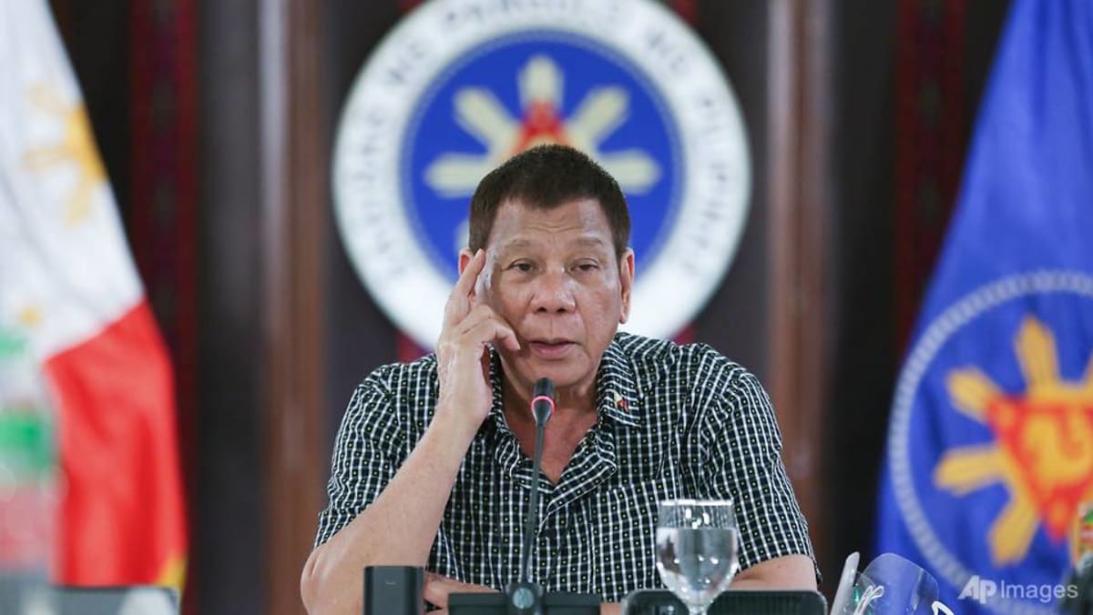 Duterte memperingatkan dia akan menengahi jika pertengkaran DPR membahayakan anggaran