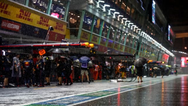 【直播】一度被大雨延误 F1新加坡大奖赛开跑