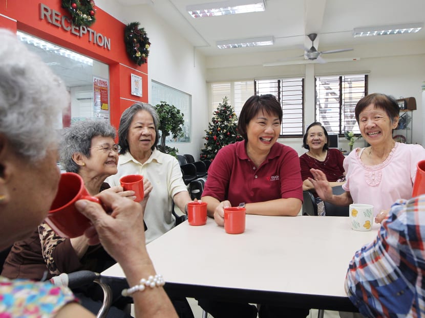 Director of TOUCH Seniors Activity Centre Julia Lee (centre) chats with a group of senior citizens over a drink at the TOUCH Seniors Activity Centre at Geylang Bahru on 25 Nov 2014. Photo: Ooi Boon Keong