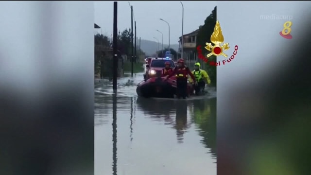 意大利西西里岛遭旋风袭击 多地区洪水暴涨